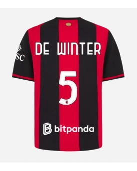 AC Milan Koni De Winter #5 Maglia Gara Casa Repliche 2026-27 Maniche Corte AC Milan Koni De Winter #5 Maglia Gara Casa Repliche 2026-27 Maniche Corte